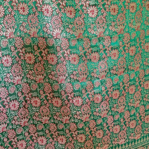 SILK Woven Table Runner -  NWOT - Picture 5 of 8